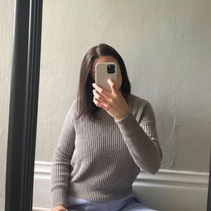 Urban Outfitters Grey Knit Sweater 🪩